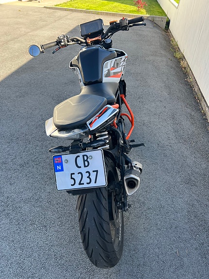 KTM 125 Duke 3 of 7