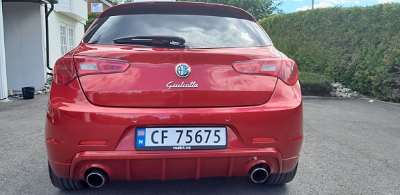 Alfa Romeo Giulietta 2 of 5