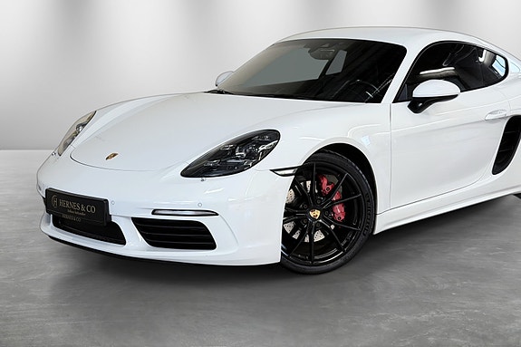 Porsche 718 Cayman S 3 of 5