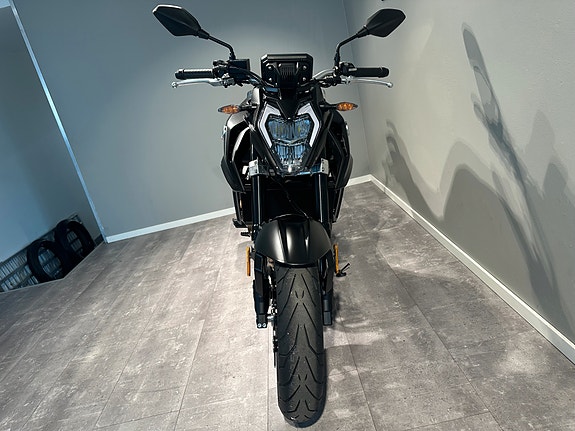 VOGE 625 R 2 of 5