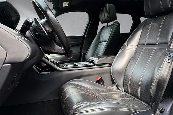 Land Rover Range Rover Velar 27 of 30