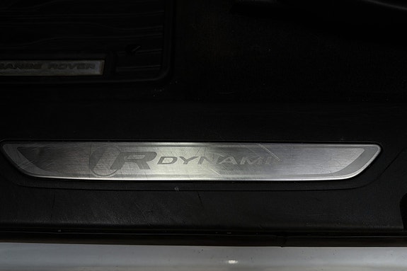 Land Rover Range Rover Velar 26 of 30