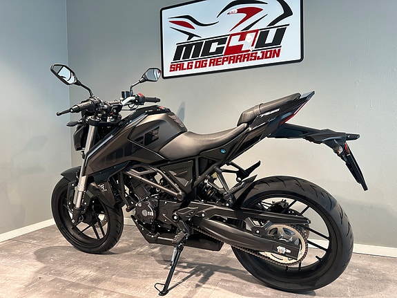 VOGE 125R 12 of 30