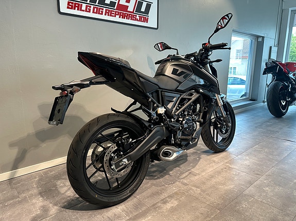 VOGE 125R 8 of 30