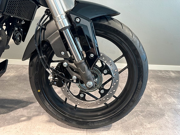 VOGE 125R 19 of 30