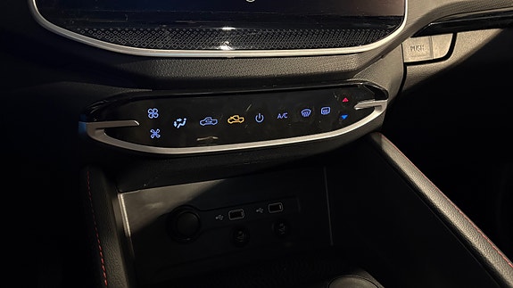 Maxus T90 EV 17 of 27