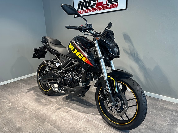 VOGE 125 R 3 of 5