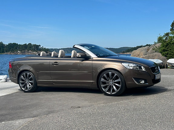 Volvo C70 2 of 5