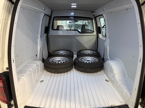 Volkswagen Caddy Maxi 12 of 21