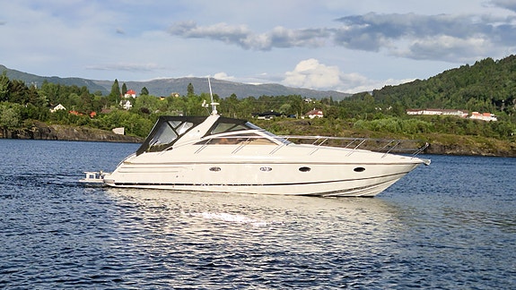 KLASSIKER: Princess V 42 - 590 timer etter overhaling - Autopilot- GI BUD! 2 of 5