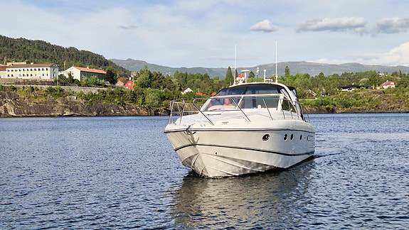 KLASSIKER: Princess V 42 - 590 timer etter overhaling - Autopilot- GI BUD! 3 of 5