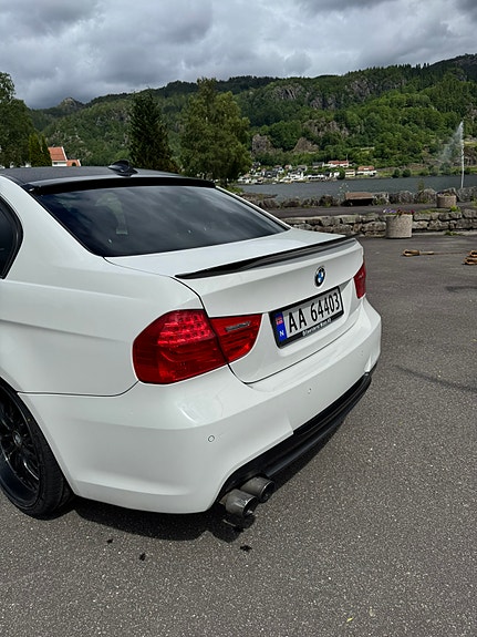 BMW 325i 11 of 30