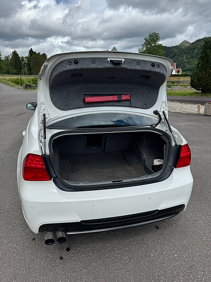 BMW 325i 9 of 30