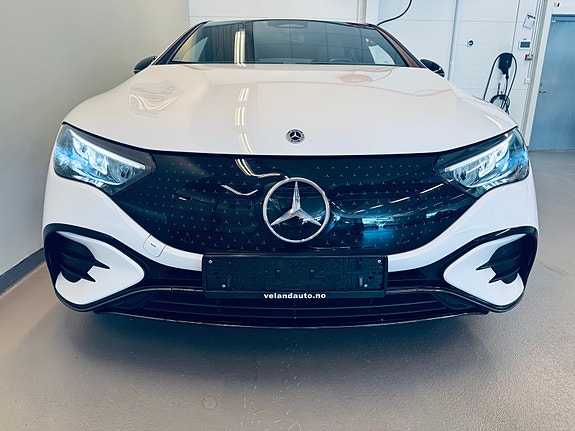 Mercedes-Benz EQE300 2 of 5