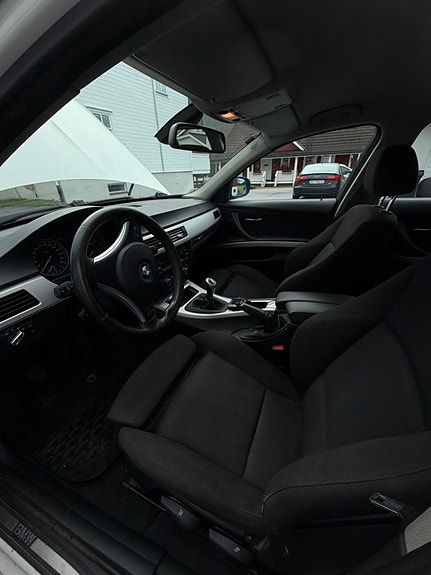 BMW 318d 23 of 30