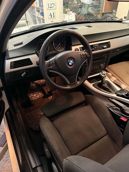 BMW 318d 18 of 30