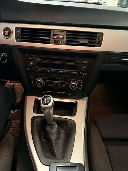 BMW 318d 19 of 30