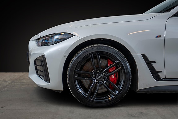 BMW i4 4 of 5