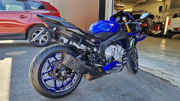 Yamaha YZF-R1 4 of 14