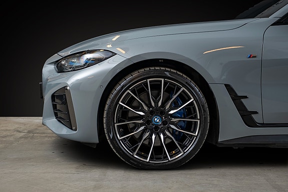BMW i4 3 of 5