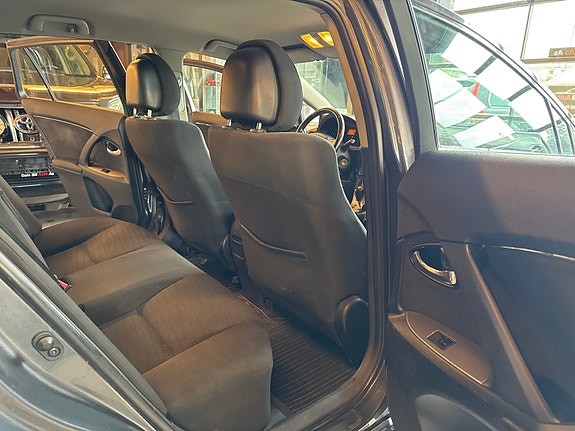 Toyota Avensis 11 of 18