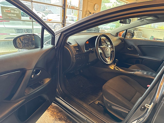 Toyota Avensis 10 of 18