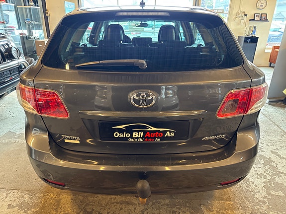 Toyota Avensis 8 of 18