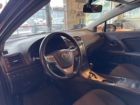 Toyota Avensis 12 of 18
