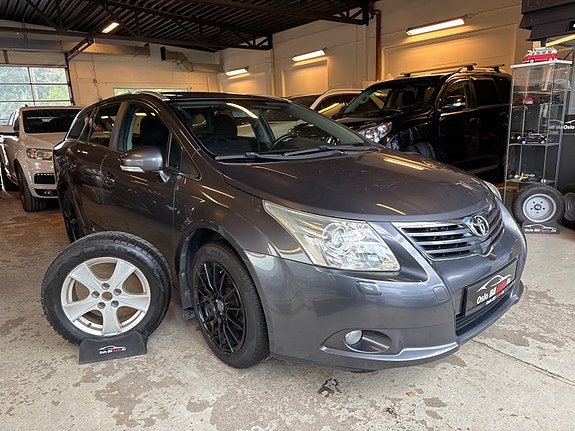 Toyota Avensis 2 of 18