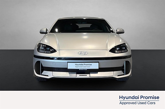 Hyundai Ioniq 6 2 of 5