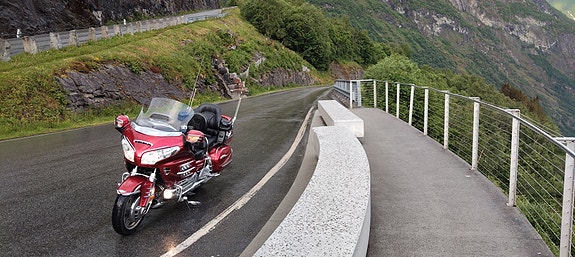 Honda GL 1800 Goldwing 2 of 5