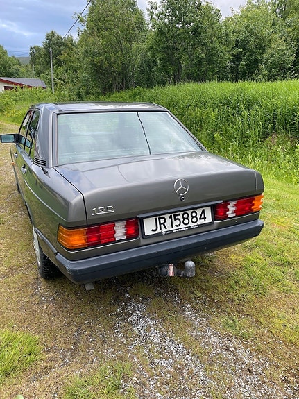 Mercedes-Benz 190 2 of 5