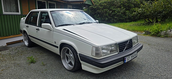 Volvo 940 2 of 5