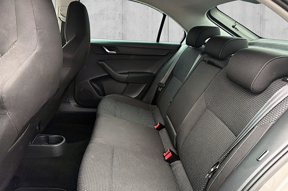 Skoda Rapid 15 of 18