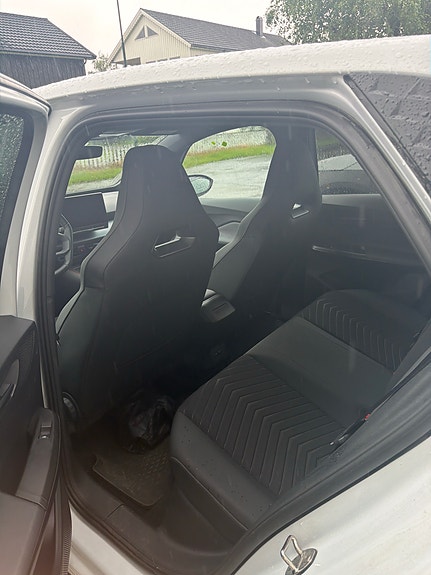 Cupra Born 3 of 7