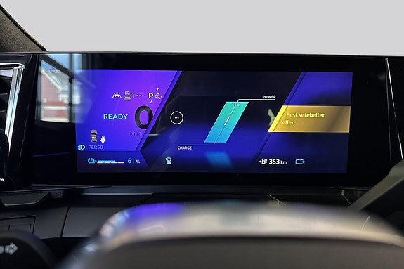 Renault Scenic E-Tech 9 of 17