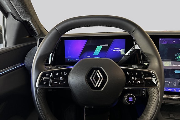 Renault Scenic E-Tech 8 of 17