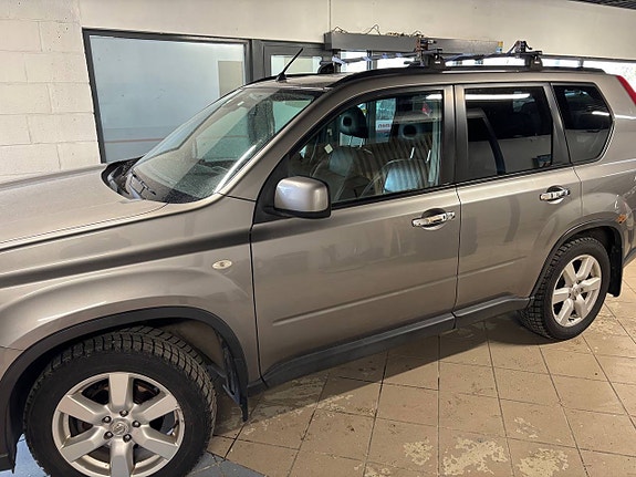 Nissan X-Trail 2 of 5