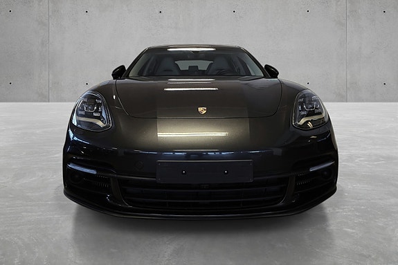 Porsche Panamera 4 of 5