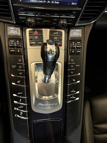 Porsche Panamera 23 of 30
