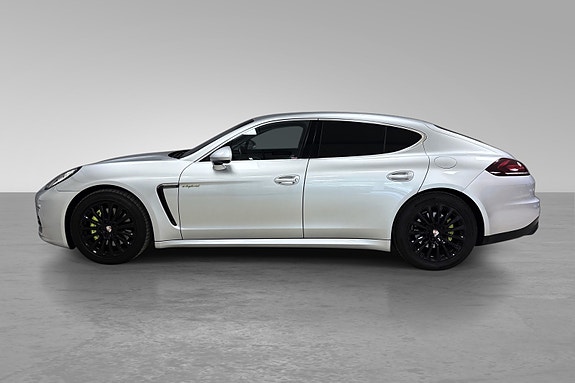 Porsche Panamera 8 of 30
