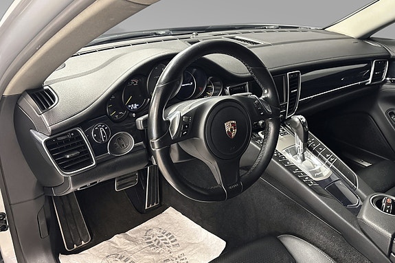 Porsche Panamera 13 of 30