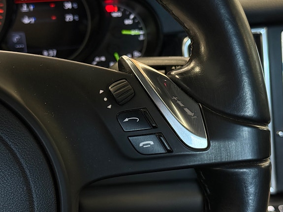 Porsche Panamera 28 of 30