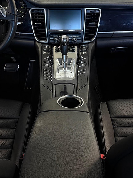 Porsche Panamera 22 of 30