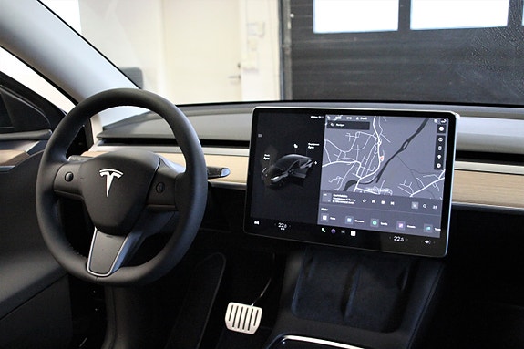 Tesla Model Y 20 of 30