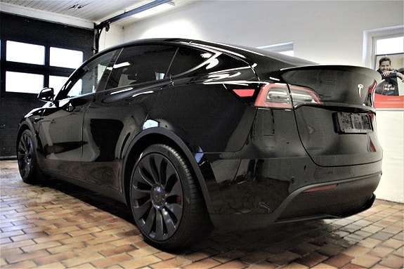 Tesla Model Y 6 of 30