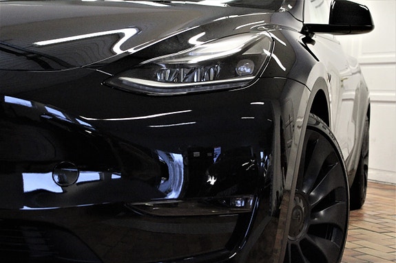 Tesla Model Y 11 of 30
