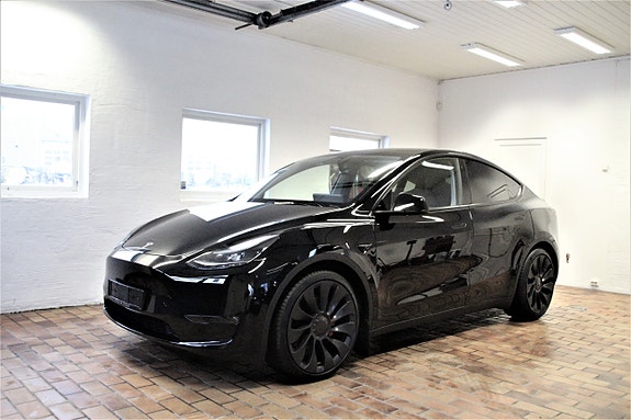 Tesla Model Y 2 of 30