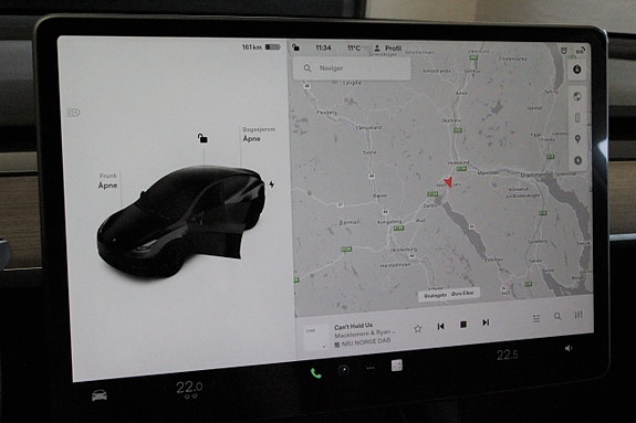 Tesla Model Y 23 of 30