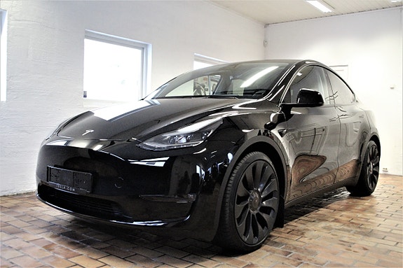 Tesla Model Y 5 of 30